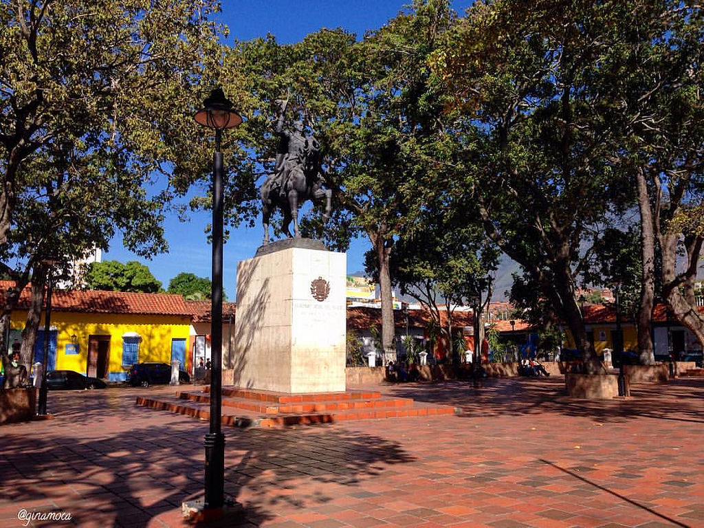 Plaza Sucre de Petare.jpg